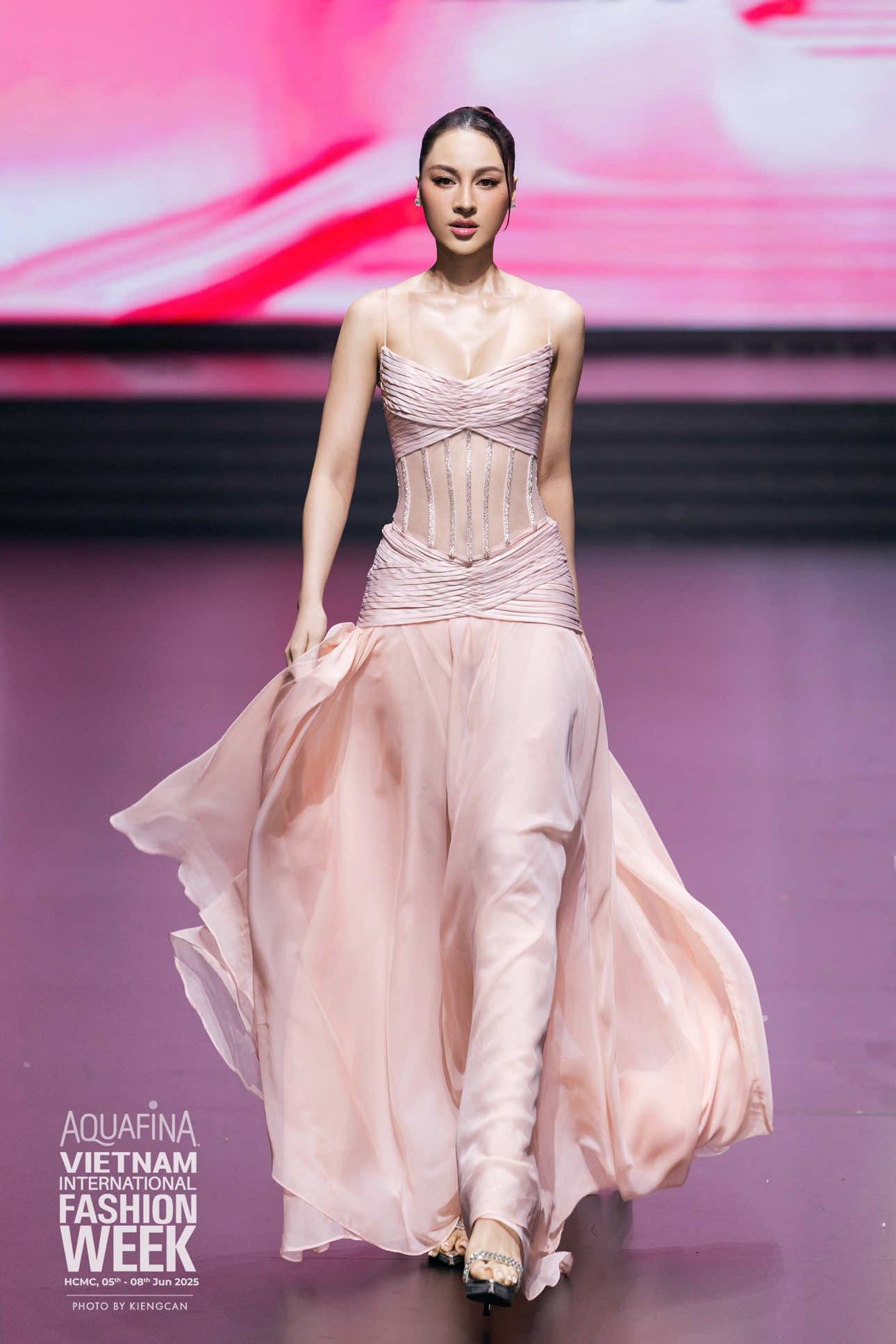 Diện thiết kế xuyên thấu và bay bổng, người mẫu H'Duyen Bkrong thu hút mọi ánh nhìn trên sàn diễn 𝐒𝐄𝐗𝐘 𝐈𝐋𝐋𝐔𝐒𝐈𝐎𝐍𝐒  #cem #cemclub #sexyillusionsbycem #stylistLeMinhNgoc #hualeducanh #diamondpower #lehoanghoang