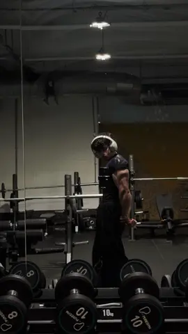 shouldn’t have put the 2.5s on 😔🙏🏽 @Breathedivinity code euan (last vid got fy ban so idk) #GymTok #fyp #bodybuilding 