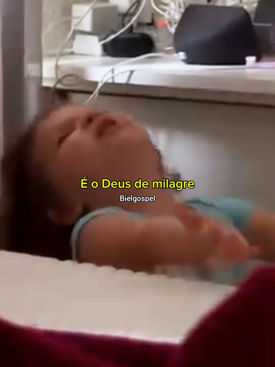 criança louvando a Deus 🥺❤️  . . #gospel #cançãogospel #status #bielgospel #Deus #foryoupage #criancalouvando 