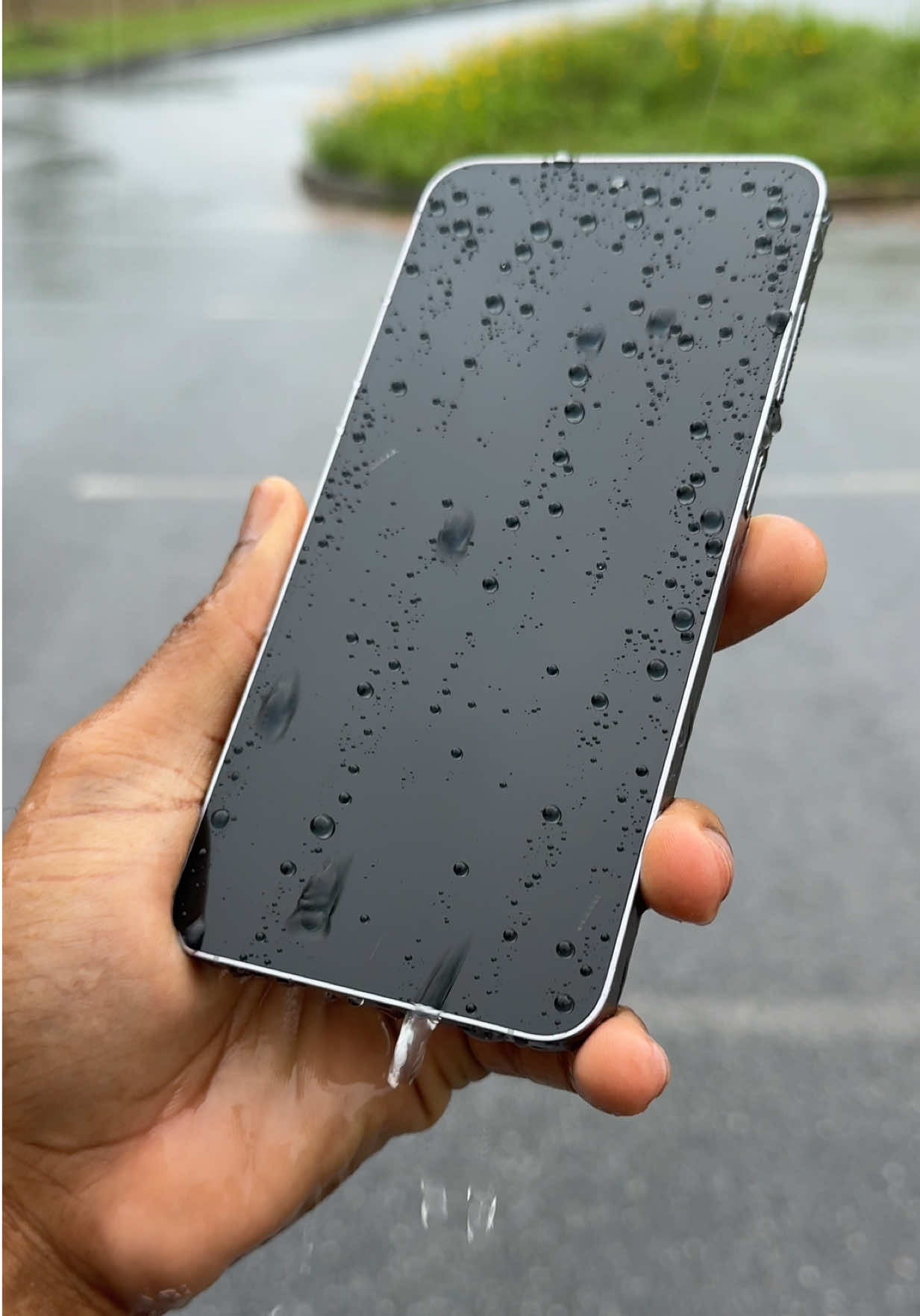 Galaxy S25 Plus One UI 8 Heavy Rain Day #galaxys25 #s25plus #fypシ #fyp #s25 #samsunggalaxy 