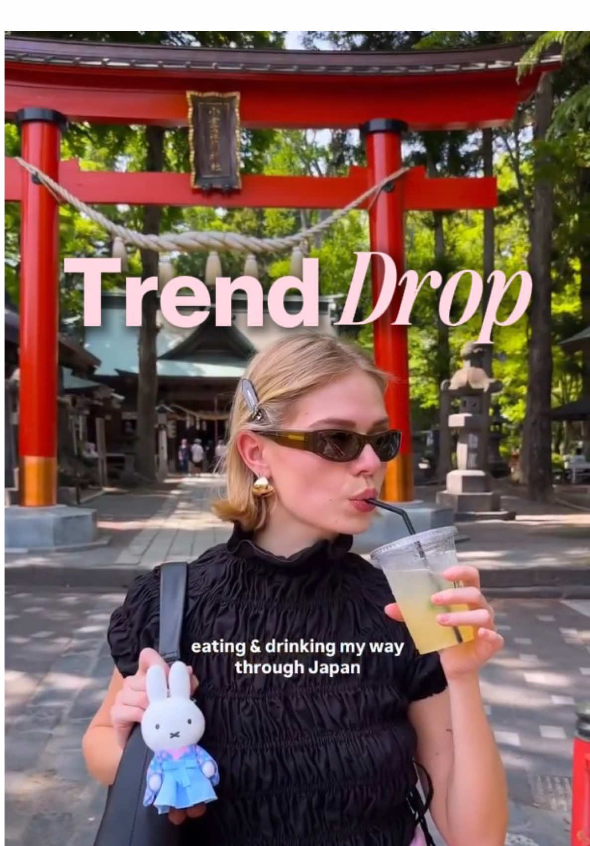 📢  TREND DROP 📢 This trend fakes movement while everything stands still. You whip your phone at the end of one clip and start the next with the same motion — but the subject stays frozen. Trim both clips at the blur point, and boom: it looks like a photo in motion. It’s cinematic, simple, and eye-catching — perfect for creators who want their videos to stand out with minimal editing ✨🤍 creator: @linda.sza #trendalert #trendreport #contentcreationideas #trendingaudio