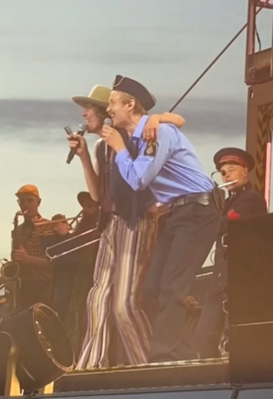 Sjukt att han spelade den 🤯‼️ #fyp #håkanhellström #räserbajs #finaflickor #behrouzbadreh 