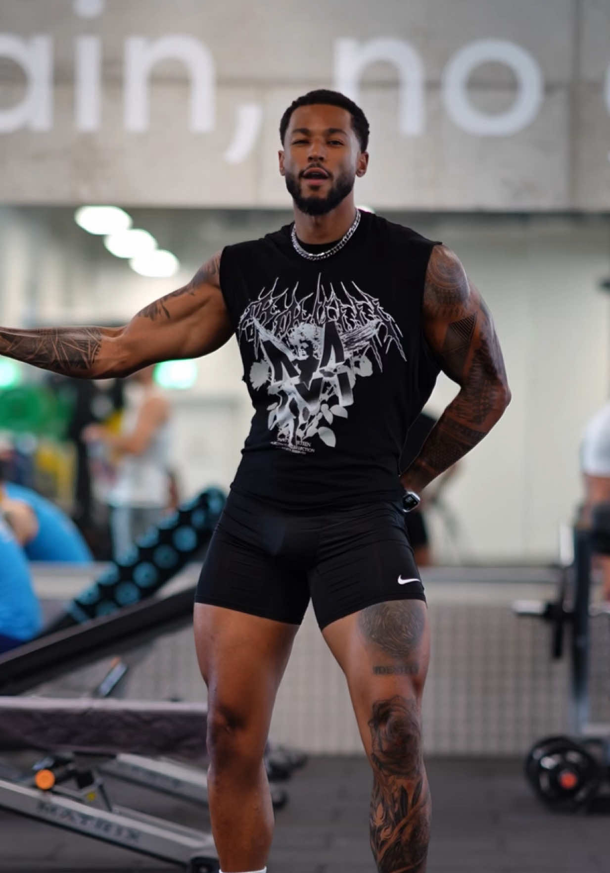 Quads Focus Workout Time to grow those wheels 🦵🏼 ✅ Narrow Squat – 4x12 ✅ Goblet Squat – 4x15 ✅ Bulgarian Split Squat – 4x12 ✅ Close Stance Lunges – 4x12 (each leg) Keep the tension, feel the burn, and don’t cheat the form. 🚨 I’m selecting 10 women to work personally with me this month. If you’re ready to: ✅ Burn fat ✅ Tone your body ✅ Build real confidence ✅ Finally feel proud in your skin… Then this is your sign. DM me “TRANSFORMATION” and let’s see how I can help you reach your dream physique. Serious women only. (ON IG @ayoubm_) 