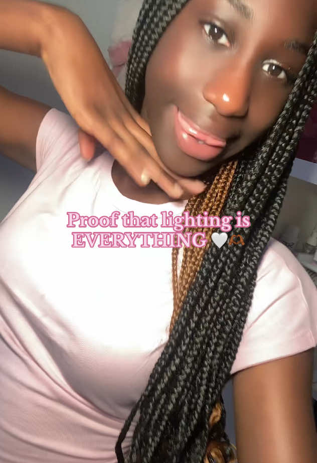 THIS LIGHT IS A 10/10🫶🏾🤍#fyp #nottunafishh #foru #wonyoung #wonyoungism #relatable #lighting #phonelight #lipsync #blowthisup 