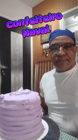 Confeiteiro Naval Bolo que serve 10 Fatias Massa: Branca de Baunilha  Recheio: Brigadeiro e Ninho Cor:  Roxo e Lilás  Acompanhando - Kit Festa 15 * 20 Brigadeiros  * 10 Cake Donuts * 50 Salgados tradicionais: - 25 Coxinhas de frango  - 25 Bolinhas de queijo  Ingredientes: Leite condensado e creme de leite Italac @Italac Oficial, Leite ninho @Nestlé  Contatos: @Denair Cabral  Instagram: @produtoq #produtoq  #Confeiteironaval #Bolo #kitfesta #docinhos #cakedonuts🍩  #Italac #nestle #chantilyameliasupreme #chantilynorcau #cakedecorator #cakevideo #cakeorfake #tortastematicas #caketok #ideascakedecoration #caketiktok