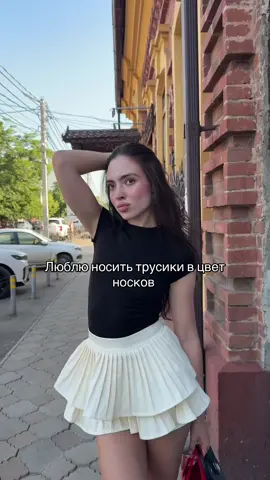 Потому что женщинам трусы не нужны! И ударение уже роли не меняет 