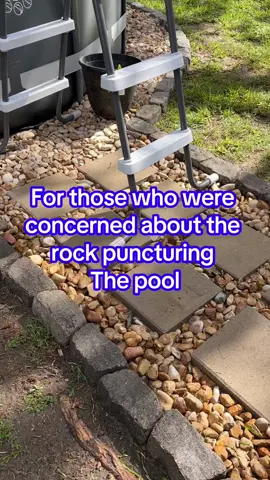 I appreciate everyone’s concern about our pool liner, but your girls got it 😉. If your pool IS in direct sunlight all day, I would probably use a pool noodle if you decide to go this route.  #intexpool  #intexpoollandscape #abovegroundpool  #abovegroundpoollandscaping  #texasliving #texasheat 