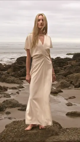 #ANINEBING Summer 2025 | From sunrise to golden hour— timeless dresses that make summer styling easy. #summerdresses #SummerFashion #aninebingsummercollection