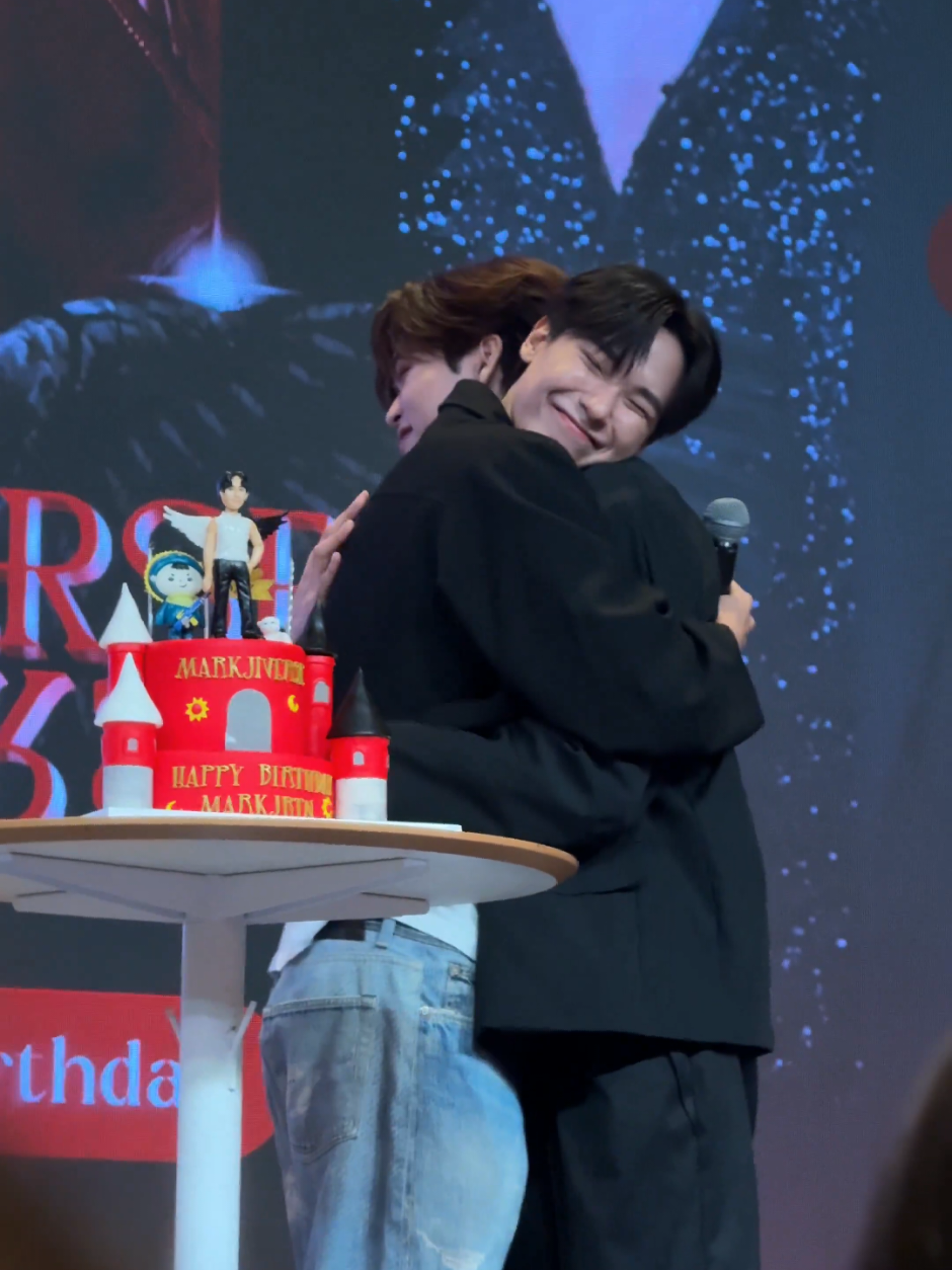 ngeledek banget emang mukanya juju #juniormark #junniorrs #markjrtn #faifawine  #Markjiverse28th #birthday 