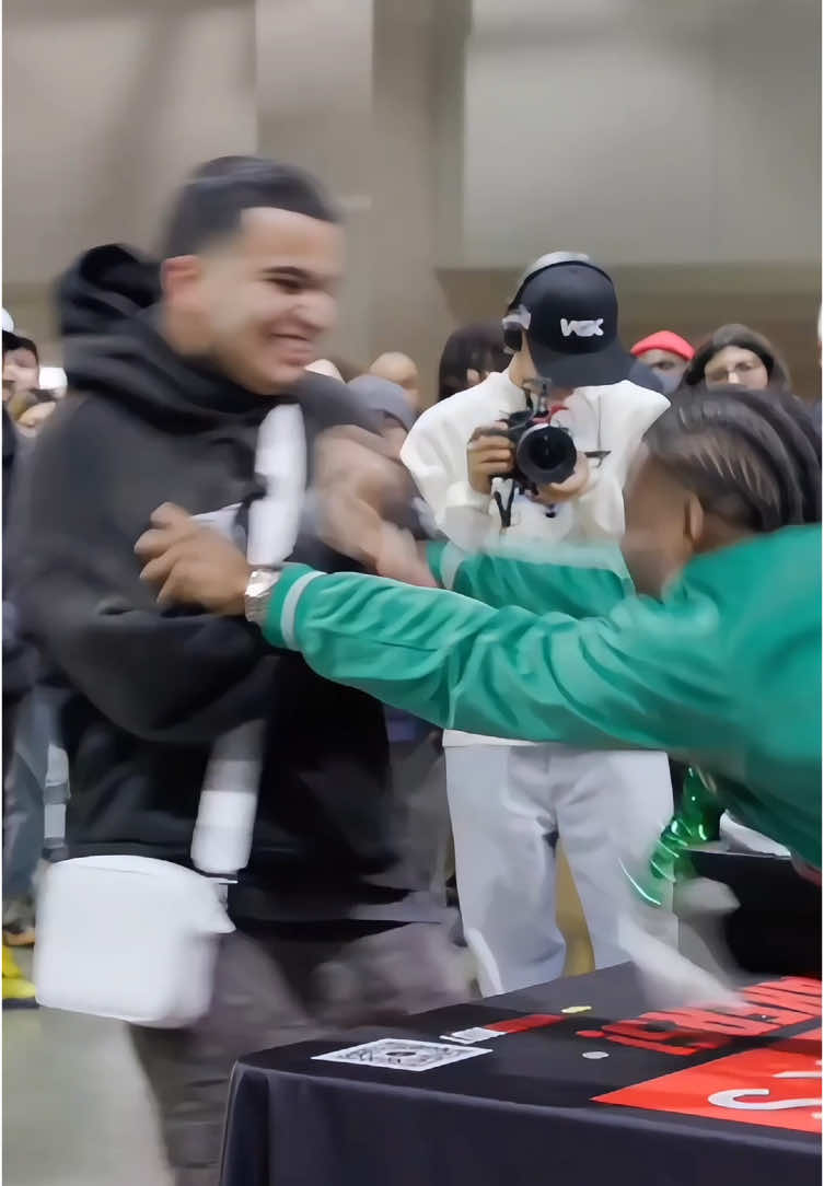 6:0 😳 #sneakers #sneakerhead #kicks #coinflip #culturekicks #mysterybox #snkrs #shoes #scam 