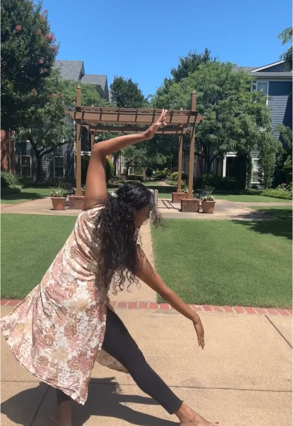 Garaj Garaj ⚡️ #dance #dancer #bharatanatyam #livelovenatya #garaj #tiktok #fyp #trending #tiktokdancer #tiktokviral 