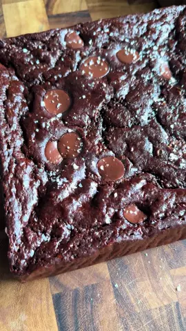 5 Ingredient Healthy Chocolate Banana Brownie 🍫🍌 full recipe is on my site: HungryHappens.Net #glutenfree 