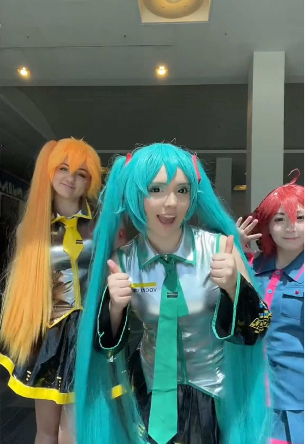 hi hi! #miku #mikuhatsune #hatsunemiku #mikucosplay #hatsunemikucosplay #hatsunemikucolorfulstage #teto #kasaneteto #tetokasane #tetocosplay #neru #akitaneru #nerucosplay #triplebaka #triplebakasquad #triplebakacosplay #cosplay #vocoloid #vocoloidcosplay #vocoloidmiku @bleh ☆ @addi ☆⛸️🦈🪡 (new acc) 