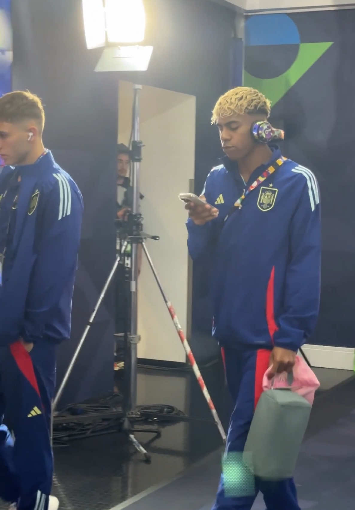 Lamine Yamal in chill mode 🥶🎧 #NationsLeague #PortugalvsSpain 