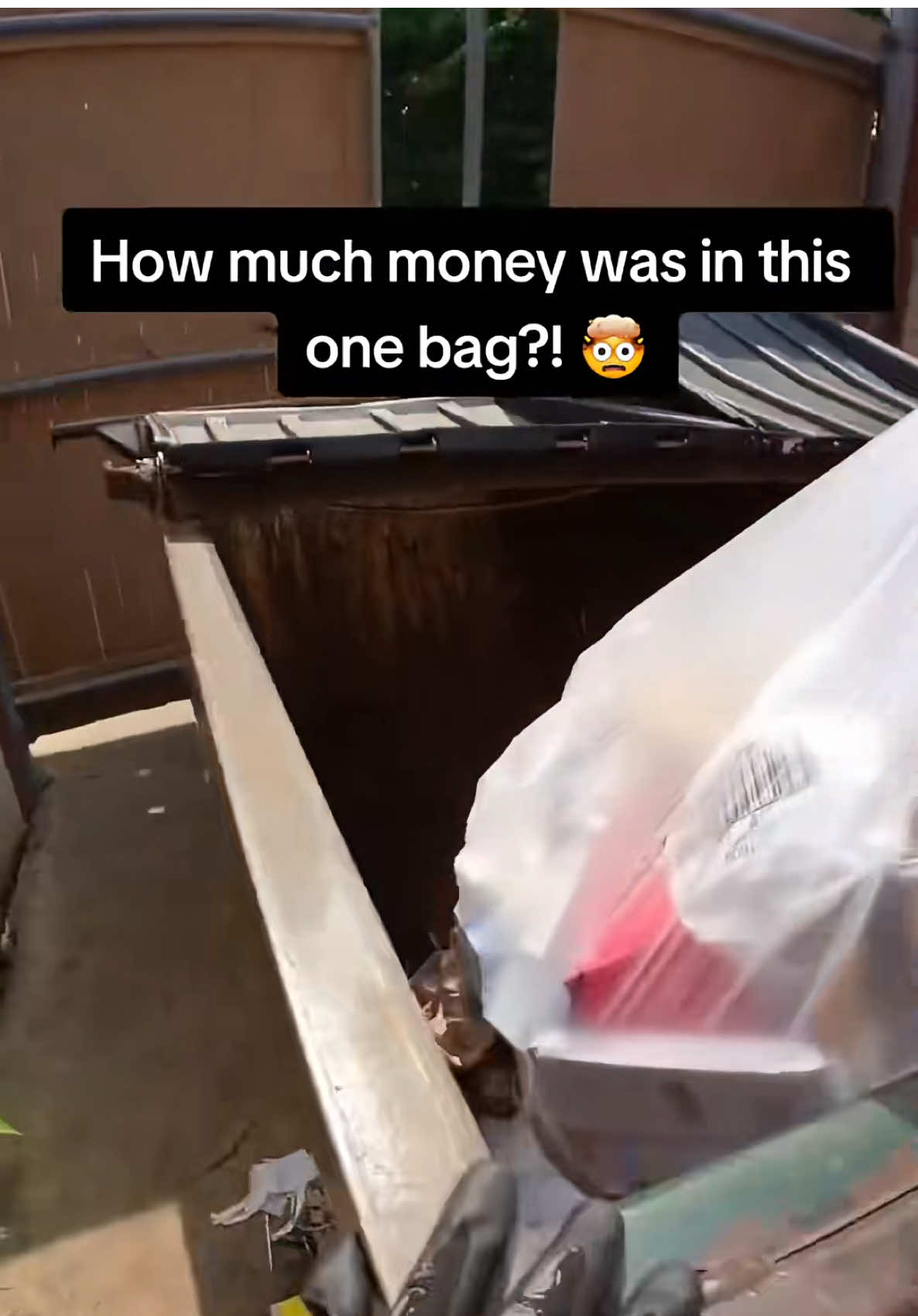 Why are they throwing THIS away?! 😳 Free makeup + more! #viral #fyp #free #wow #donate #score #dumpsterdiving 