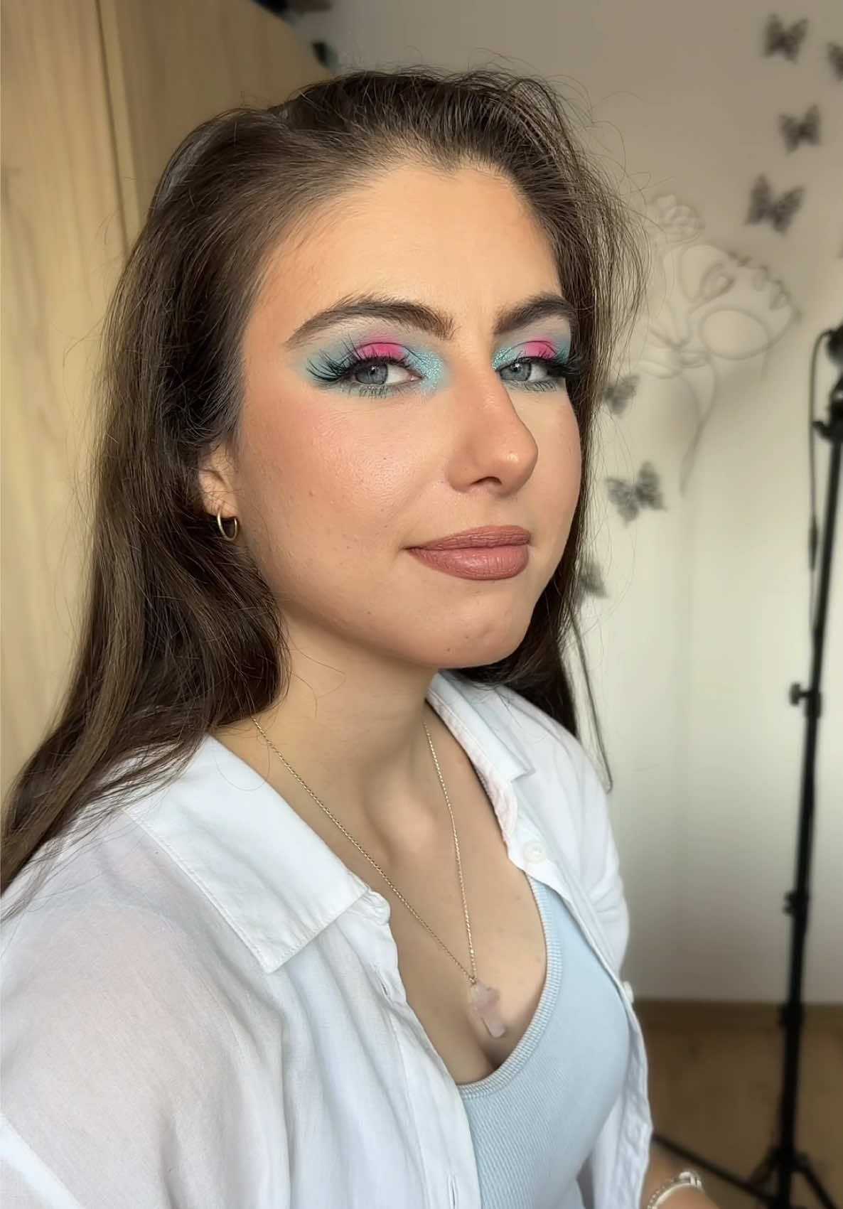 She said 'just a little'... I heard 'go big or go home' 😏✨ #BoldBeauty Primer: @NYX Professional Makeup - The face glue primer; @cobacco_love - Invisible protection & lightweight feel SPF50 Eyes: @PLOUISE @plouisemakeupacademy @plouisemakeup base - Rumour 01, @nyxcosmetics_bg @nyx - I know that's right; @maxfactor @Max Factor @maxfactor - Masterpiece mate liquid eyeliner; @Peaches & Cream - Glitter base & mermaze loose eyeshadow; @anastasiabeverlyhills - Lash sculpt mascara; @BEAUTY BAY - Bright; Brows: @artdeco.bulgaria gel cream Foundation & concealer: @Radiant Professional Make up @theradiantstorebg Natural fix SFX15-02 & @SHEGLAM - porcelain (complexion pro foundation), Sheglam concealer - linen & @Jeffree Star Cosmetics magic concealer - C5.5 Blush & Bronzer: @maxfactor @maxfactorbg - Golden glow bronzer- 002 Medium-to-deep & Infused cream blush - 05 Delicate pink; @theBalm - Bahama mama bronzer & @Pixi Beauty - sugar blossom; Mary-Lou Manizer AKA 