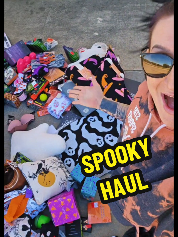 COMEON SPOOKY SEASON,IM READY!!! 👀 #dumpsterdiversoftexas #dumpsterdivingmama #DUMPSTERDIVER #DUMPSTERDIVING 