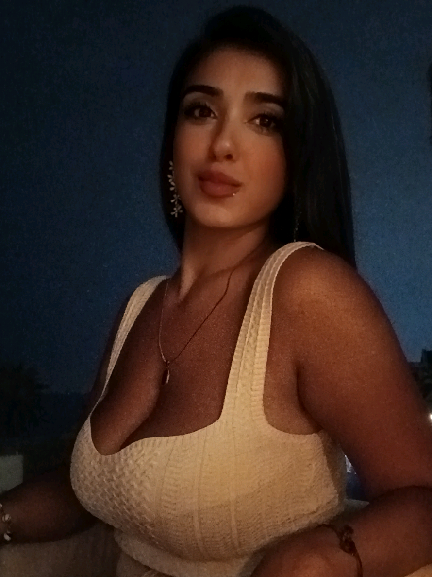 whity white .. #raninekaram #nightout #nightlife #party #drinks #music #night #nightclub #dance #dj #clubbing #Love #fun #club #friends #nightphotography #cocktails #bar #instagood #partytime #weekend #photography  #fashion #datenight #photooftheday #girls #saturdaynight #hiphop #instagram #girlsnightout