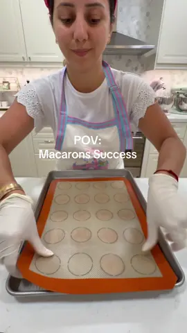 وهيك بتعرفوا انه الماكارون نجحوا معكم 🤩🤩 #macarons #yummy #satisfyingvideos