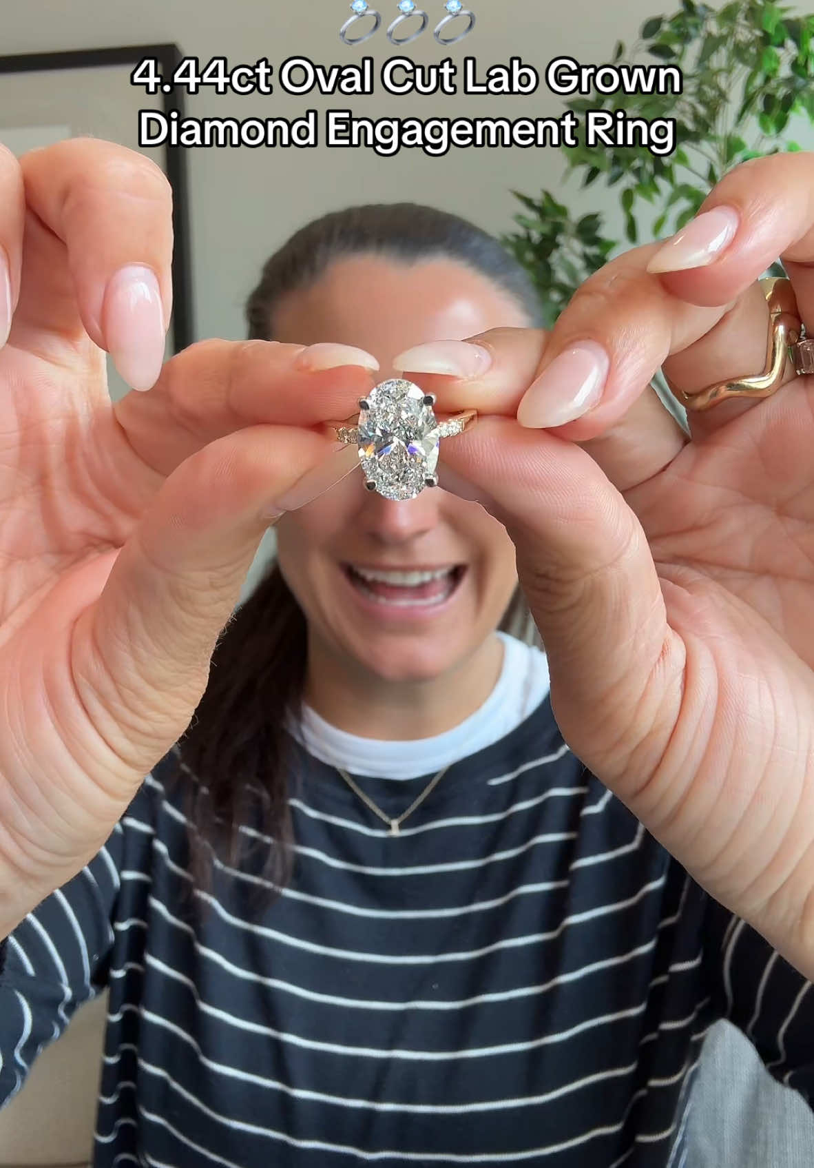 This oval diamond is immaculate 🤌🏻 #engagementring #diamond #diamondring #customring #labgrowndiamond #ovaldiamond #ringshopping #ovalengagementring #ringinspo #ringdesign #laurenmackenzie #fyp 