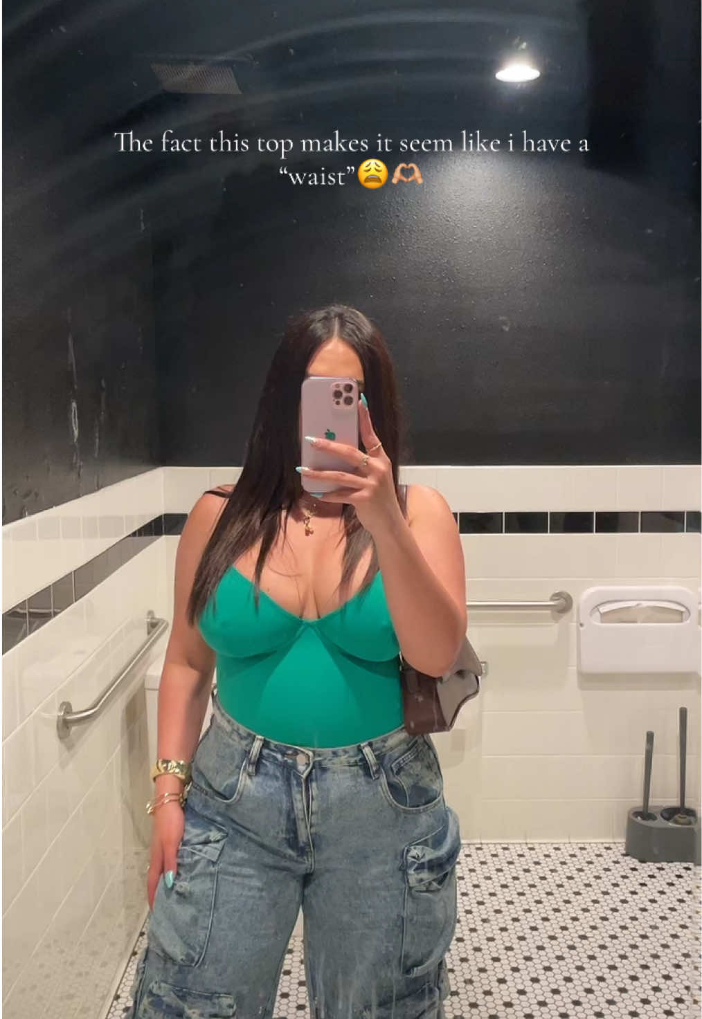 Fits all body types and is midsize friendly 🫶🏼 #feelingirl #feelingirlbodysuit #feelingirlshapewear #superbrandclub #summertransition #summerwonderland 