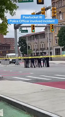 #tiktoklive #livehighlights Pawtucket ri police officer involved incident. #johndepetroshow #livehighlights #tiktoklive #rhodepatrollive #pawtucketpolice #truecrime #rhodeisland 