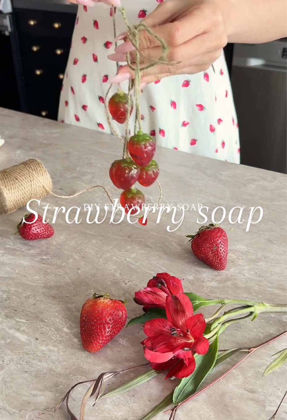 🍓This soap tastes… #aesthetic #asmr #DIY #soapmaking #diysoap #strawberry #grapesoap #soapbar #soap #soapcutting #satisfying #natural #Summer #relaxing #girly #viral #fyp 