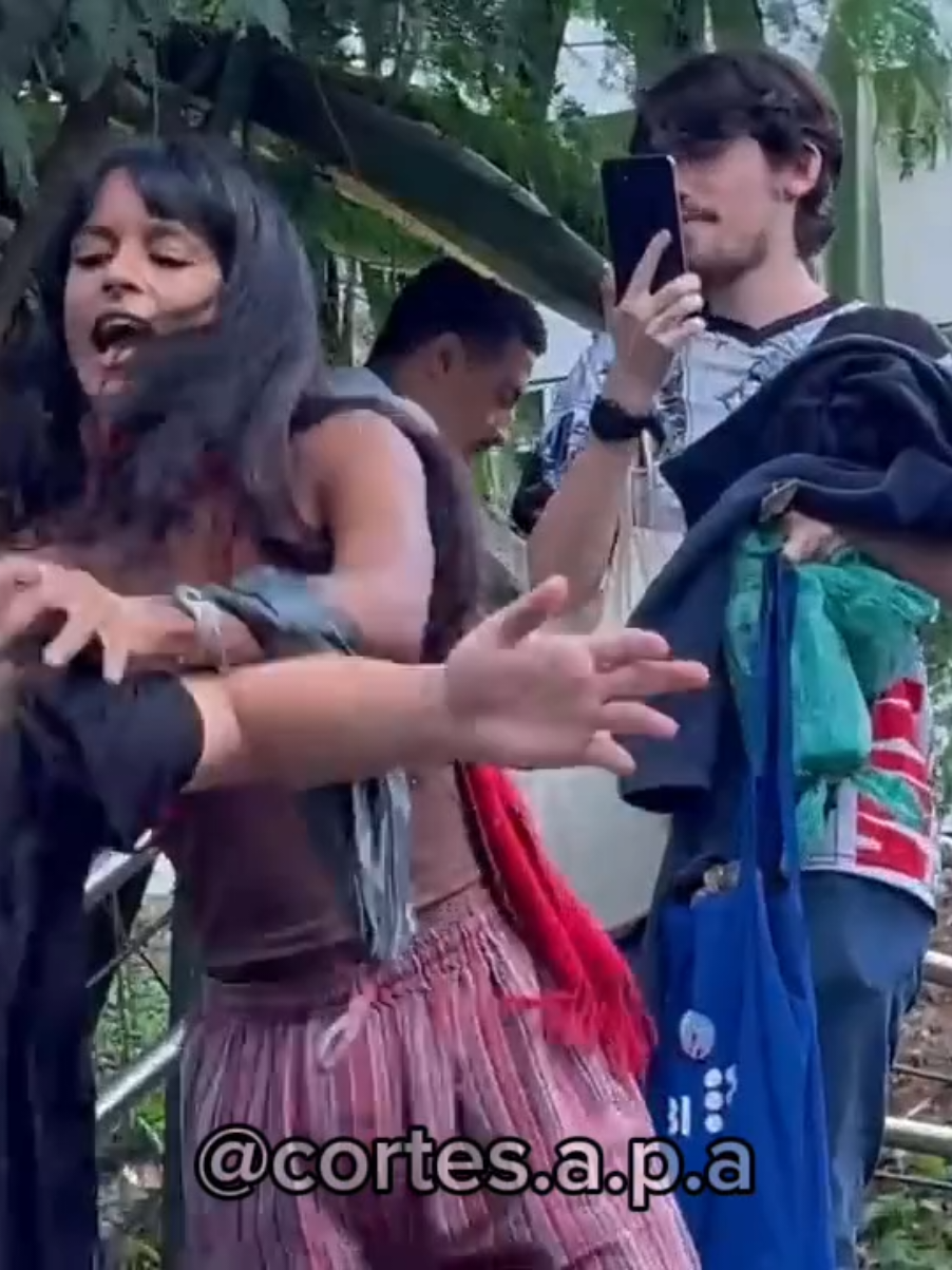 Victor Ruiz foi até a USP e estudantes tentaram expulsar ele de lá!! #foryoupage #victorruiz #fy #viral #fyp #foruyou #politica 