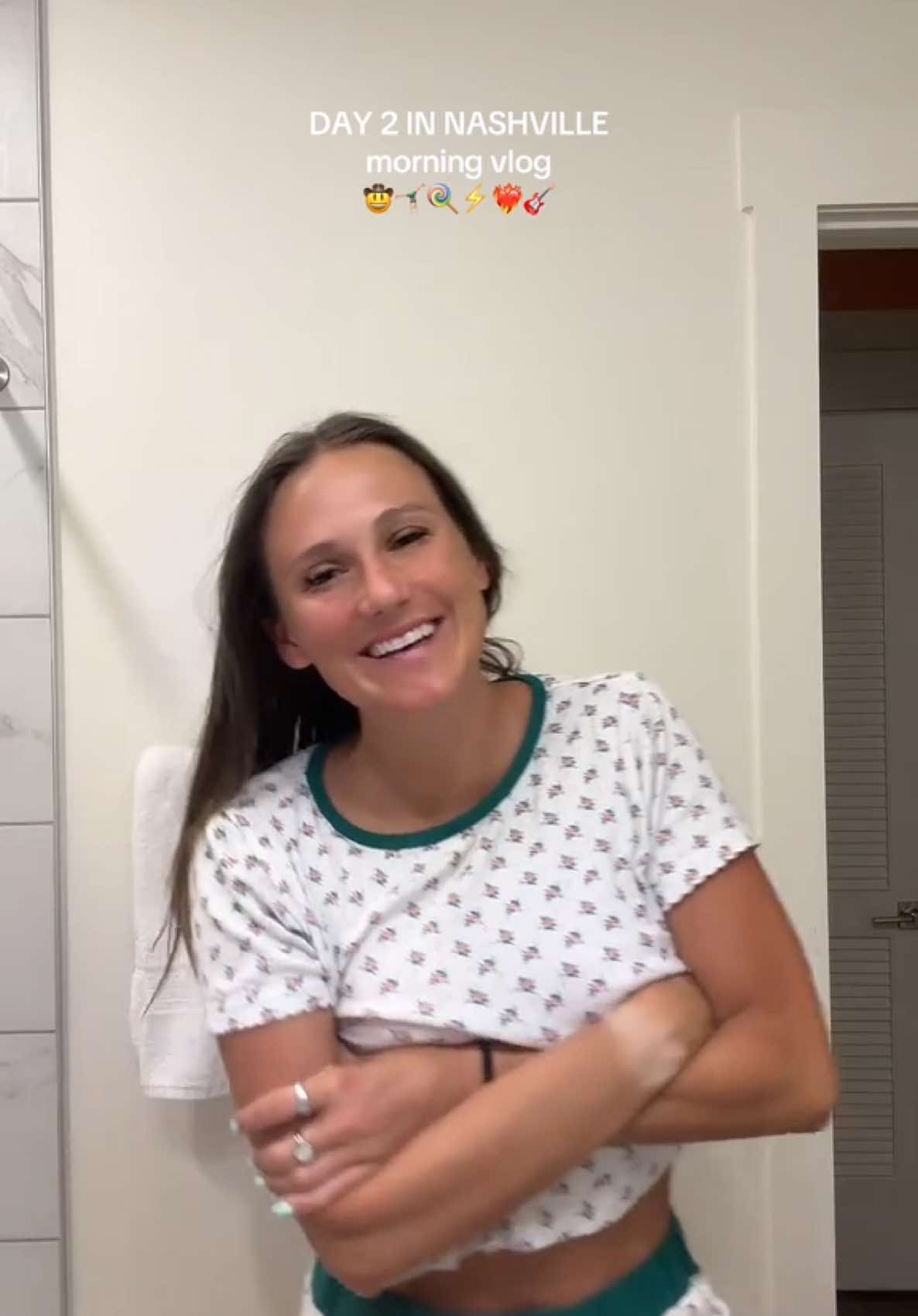 this was from Wednesday ❤️❤️ didn’t want to post my location until I left the area !! BUT YAYYYY #cmafest #nashville #nashvilleootd #12south #12southnashville #ditl #summerbreak #morningvlog #teacheronsummerbreak 