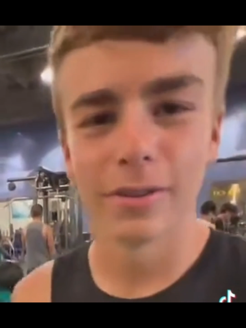 Bro turned on shift lock 😭🙏 #nah #bro #shiftlock #fyp #meme