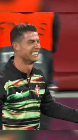 Cristiano Ronaldo, gözyaşlarını tutamıyor.