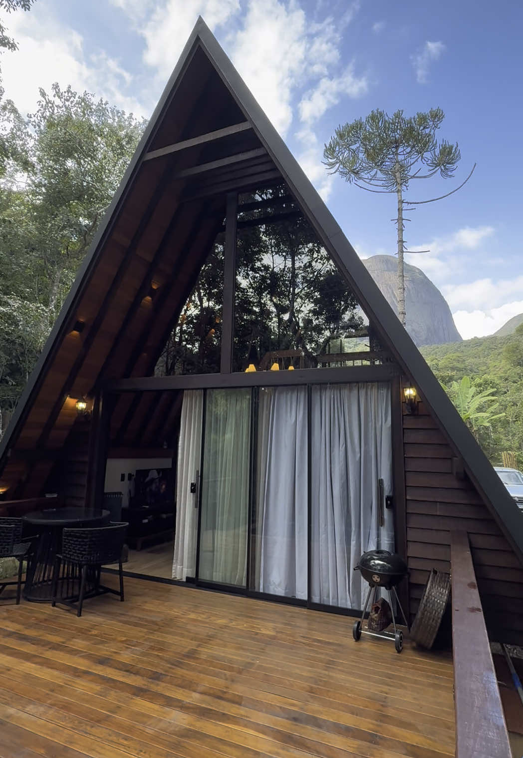 Cabana + Lumiar = Alumiar 🏕️ #lumiar #serrarj #casal #destino #cabana #montanha #romantico #experience #turismo #aframe #serracarioca #novafriburgo 