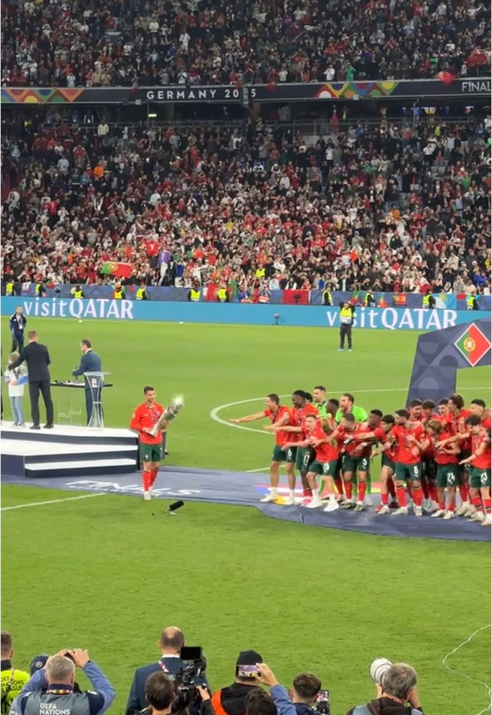 Cristiano Ronaldo 🤝 another trophy 😮‍💨🏆🇵🇹 #uefanationsleague #nationsleague #nationsleaguefinal #cristiano #cristianoronaldo #portugal