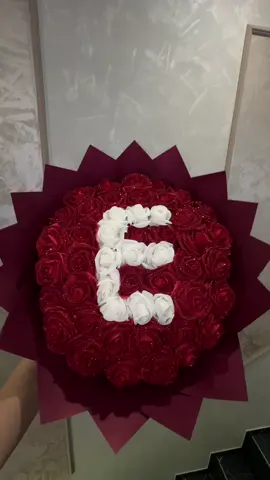 Bouquet lettre E 🌹 #roseseternelles #roses #lettre #initiale #pourtoii  