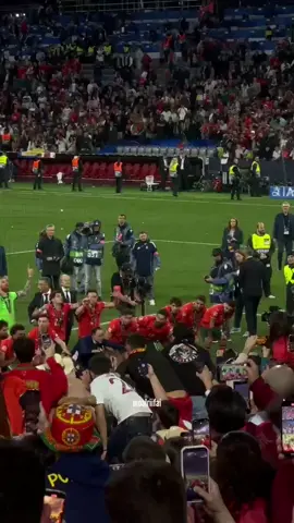 اجواء خيالية من اللاعبين وجمهور البرتغال بعد الفوز 🏆🤩❤️📹  #cristianoronaldo #cr7 #ronaldo #portugal #spain #sportsontiktok #portugal #saudiarabia #fyp #foryou #foryoupage #europe #germany 