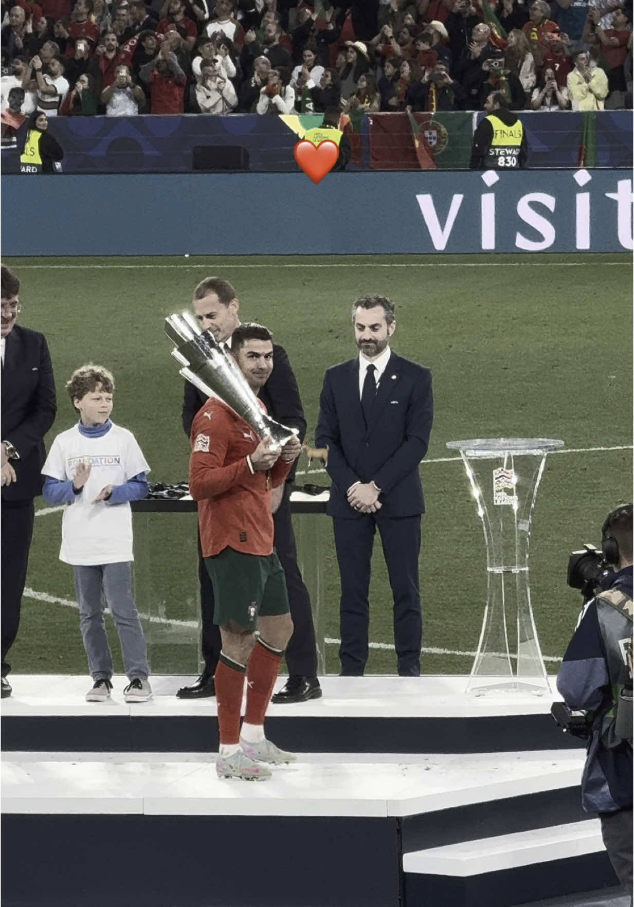 💀🐐 #goat🐐 #spanien #spain #portugal #lamineyamal #football #footballedit #footballtiktok #fy #fyp #viral #cr7 #cristiano #ronaldo #rafaelleao #leao #brunofernandes #vitinha #bernardosilva #joaoneves #nunomendes #rubendias #cristianoronaldo #pedri #gavi #nicowilliams #daniolmo #fabianruiz #cucurella #huijsen #ferrantorres #raulasencio #asencio 