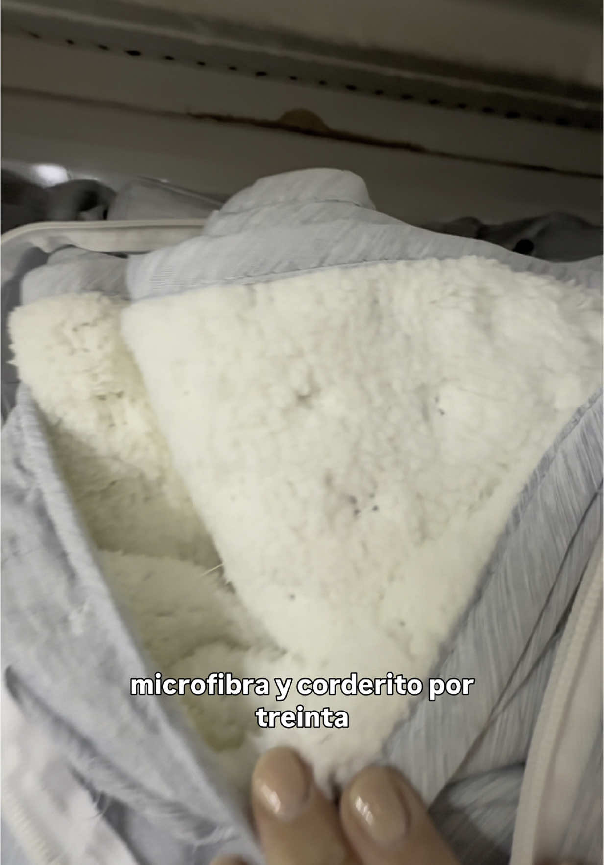 Acolchados como los de Arr… pero baratitos, en Coto hasta el 12/6. #invierno #ahorro #frio #coto #fyp #viral #creadoresdecontenido #aesthetic 