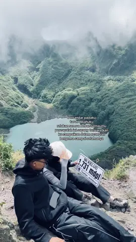 bahunya sesyahdu lagunya #nadhifbasalamah #bergemasampaiselamanya #couplegoals #mountaindate #keludviakarangrejo #1731mdpl #couple #tiktok #4u 