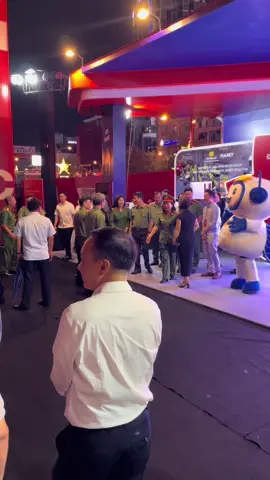 Lần đầu gặp Bác ngoài đời 🥰 #tiktok #xuhuong #bộcôngan #LươngTamQuang #xuhuongtiktok 