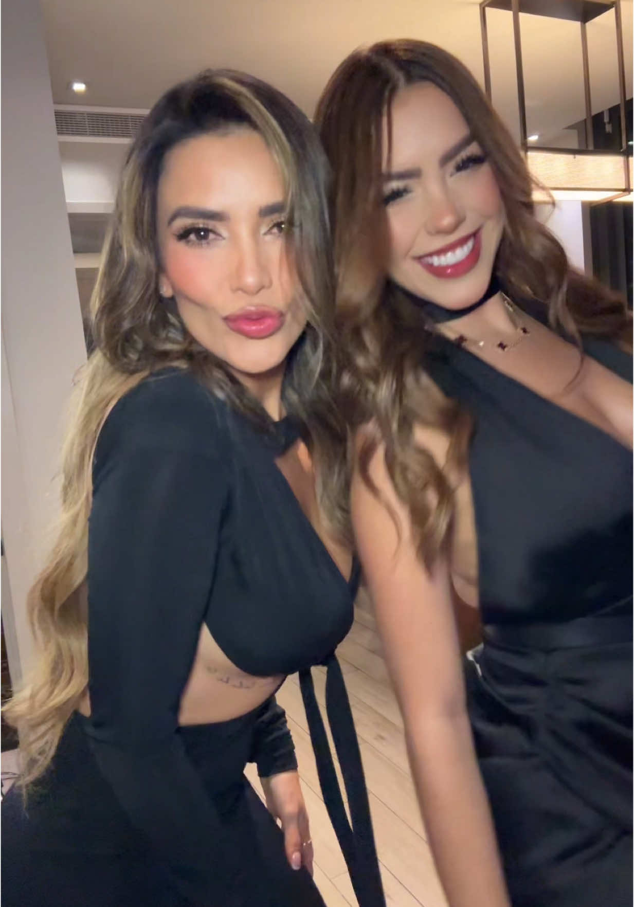 Con mi bb después de mucho♥️ @Dania Mendez #miami #michellelando 