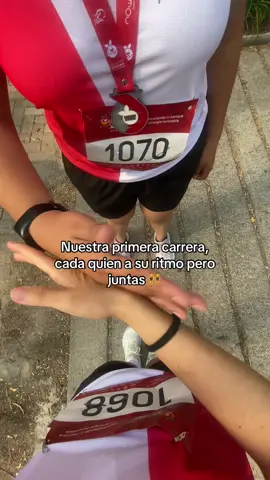 Nuestra primera carrera, cada quien a su tiempo pero juntas 🏃🏻‍♀️‍➡️🏃🏽‍♀️🫶🏻 #fypシ゚ #runners #runnerslife #carrera #Fitness 