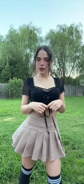 ✨ ¿Te gusta verme bailar, reírme y pasarla brutal? 🔥 Entonces no te pierdas mis streams EN VIVO en Twitch, donde todo es sin filtro, con buena vibra y muuucha locura. #LIVEIncentiveProgram #LIVEInteraction #PaidPartnership 