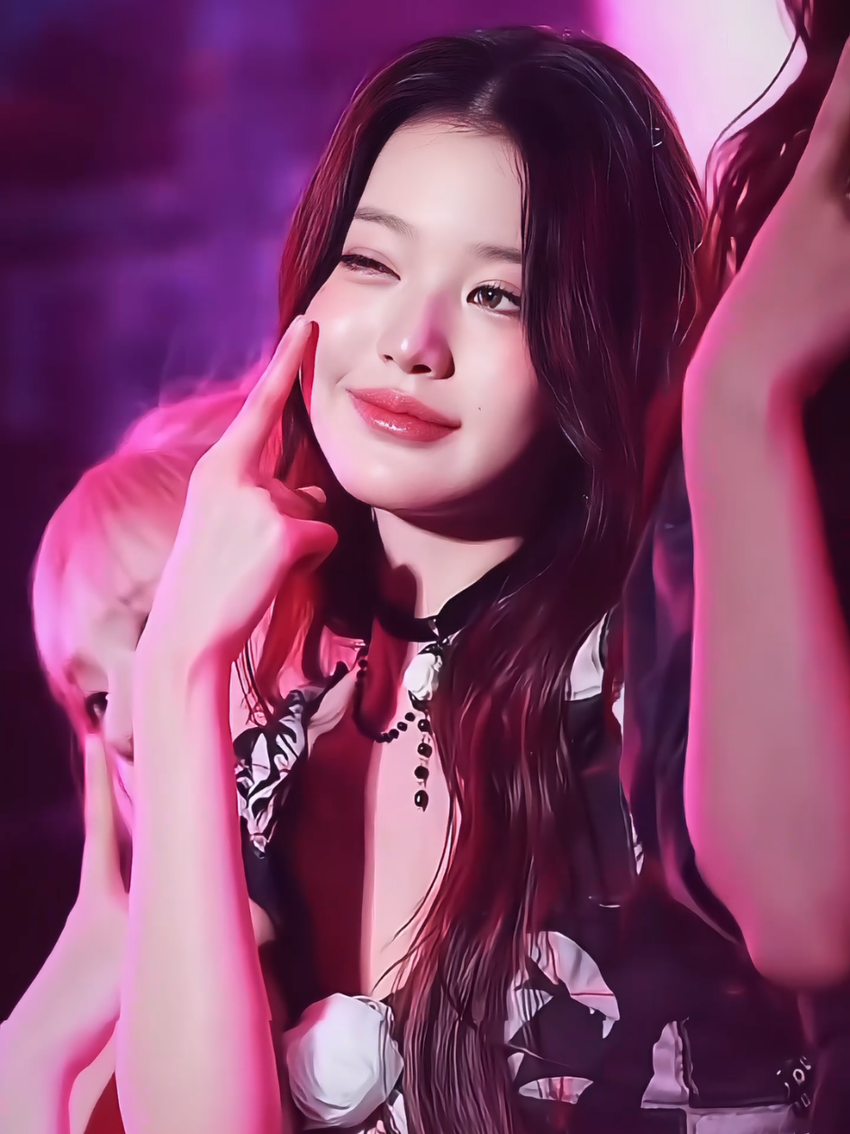 bagian 173 | ga kuat klo dah melet²🫠😍 #fyp #wonyoung #ive #janwonyoung #beautifulgirls😍 #cutegirl #aespa #kpopedit #kpopfansitefriends #itgirl #fouryou #fouryou #fypage 