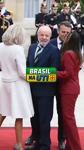 Ixi... 🤣🤣🤣🤣 #fazol #politica #macron #janja #beijo 