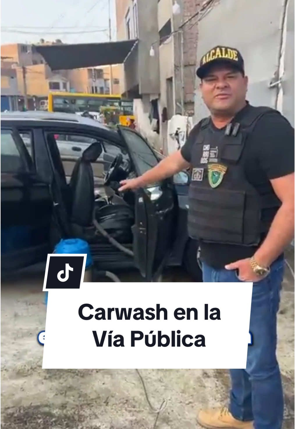 Carwash en vía pública!! Hasta cuando vecinos?? Como chorrillanos tenemos que aprender a respetar nuestro distrito!! #Carwash #Chorrillos #Conchudos #ViaPública 