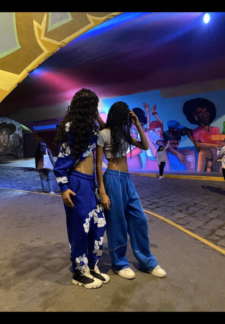 Si lo hacen nos etiquetannn… @El Jean & El Dey @nicole_curly👩🏽‍🦱💗 @gabriela_curly💗🍫  . . . #rizadas #mejoresamigas #venezolanas🇻🇪 #Viral #paratiii #fyp #repartocubano🇨🇺 #reparteras #peru🇵🇪 #reparto #fakebodyy⚠️ 
