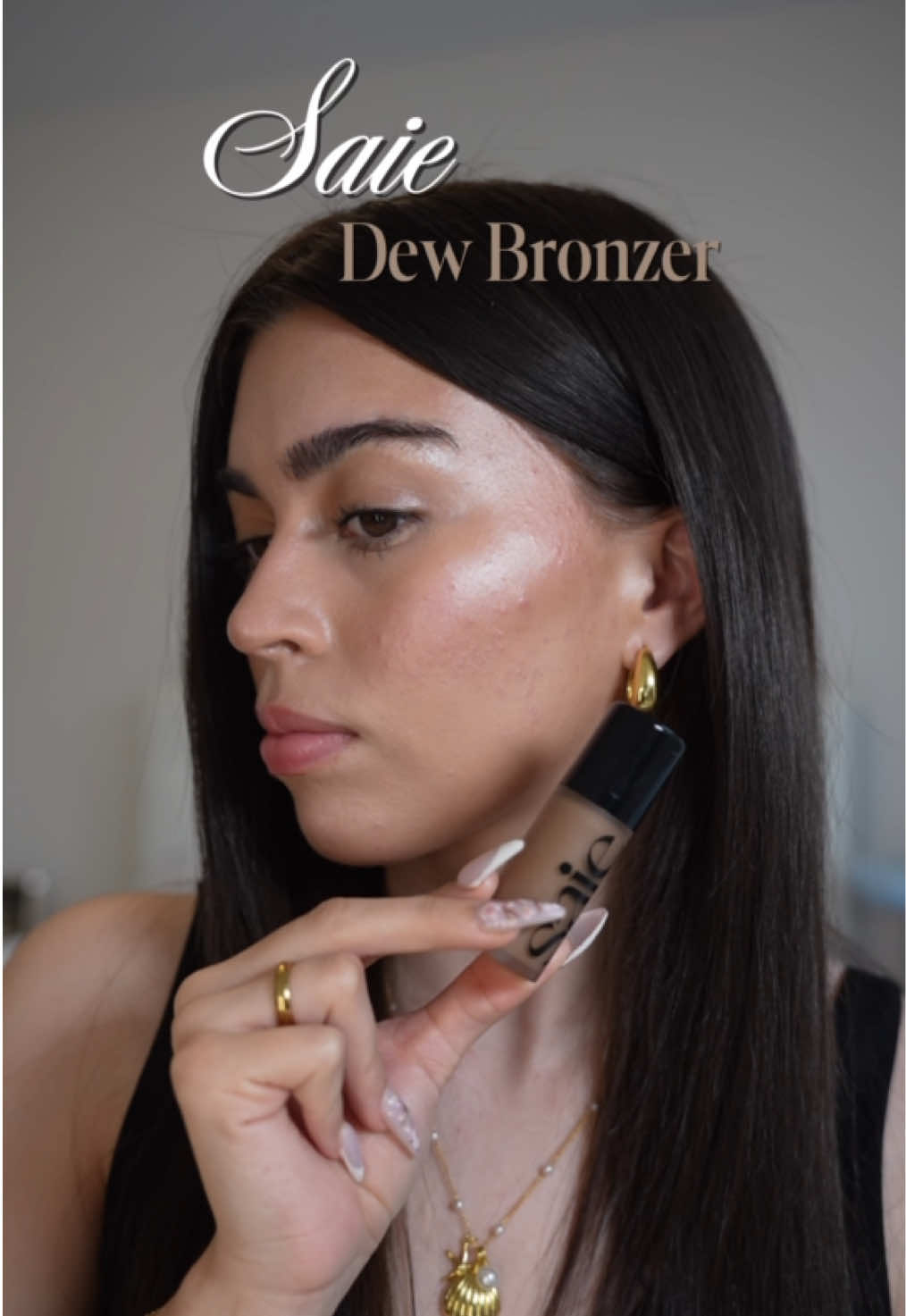 It’s in shade Salt 🤎 @Saie #saie #saiebeauty #bronzer #saiedewbronze #Summer #makeup #makeuplook #beauty 