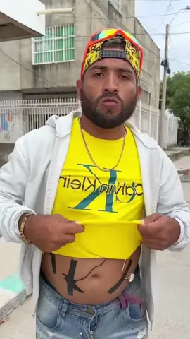 The electric hand 🤣 #funnytiktok #prankvideo #funnyprank #prankvideos #funnypranks #funnycomedy #funnyprankvideos #fyp