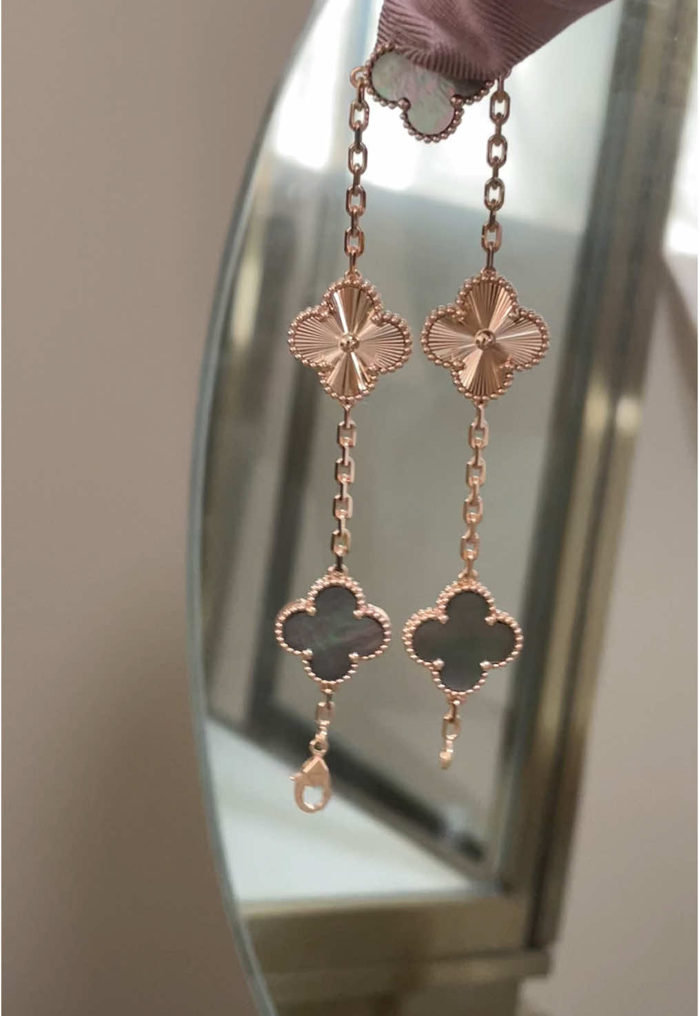 Five flower bracelet, new color, high-end and minimalist#jewelry #18k #Peter #VCA#Van Cleef & Arpels#Beautiful #New #Dubai #Jewelry #Bracelet #jewelry #Five flower bracelet#bracelet #VCA Bracelet