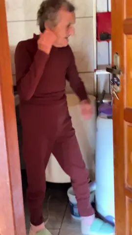 Em momentos de crise com a pessoa de Alzheimer devemos ter muita sabedoria. Aqui está algumas dicas que ajudam #alzheimer #eufenia #creatorsearchinsights #crise #cuidado #video #foryou 